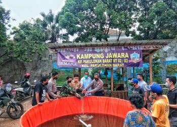 Dukung Ketahanan Pangan di Tengah Pandemi Covid-19, PT Indah Kiat Tangerang Tebar Ribuan Benih Lele