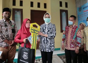 Airin Resmikan Bedah Rumah di Ciputat Timur