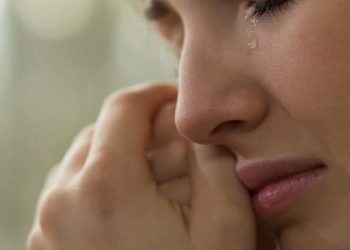 3 Manfaat Menangis Bagi Kesehatan Fisik dan Mental