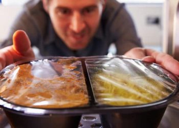 Bolehkah Memanaskan Makanan Dalam Wadah Plastik di Microwave?