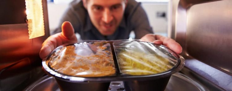 Bolehkah Memanaskan Makanan Dalam Wadah Plastik di Microwave