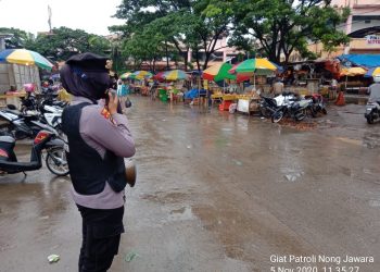 Polwan Polda Banten Keliling Pasar Rau Beri Himbauan Prokes 3M 