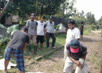 Warga PPI Bogor Gotong Royong Perbaiki Akses Jalan