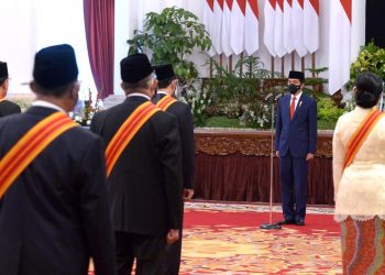 Presiden Jokowi Anugerahkan Tanda Kehormatan Bintang Mahaputera dan Bintang Jasa bagi 71 Tokoh