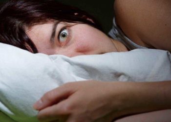 Sering Terbangun Tengah Malam, Ini Penyebabnya