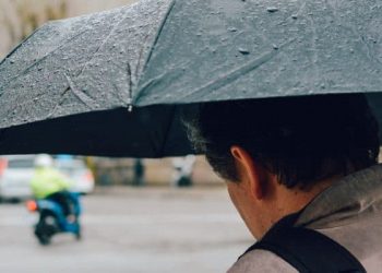 Kehujanan Bisa Bikin Sakit, Ini 4 Kiat Ampuh Mencegahnya