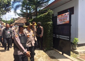 Pastikan Pilkada Berjalan Aman, Wakapolda Banten Tinjau TPS di Kabupaten Pandeglang