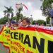 Emak-emak Korban Penggusuran Tol JORR II Demo di Kantor Walikota Tangerang