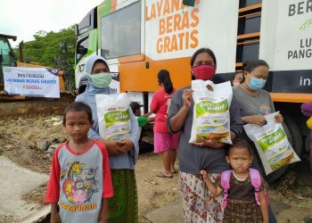 ACT Tangerang Raya Salurkan Bantuan Pangan untuk Warga Pra Sejahtera di TPA Cipeucang