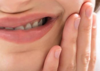 4 Obat atau Bahan Alami yang Bisa Bantu Atasi Gigi Sensitif