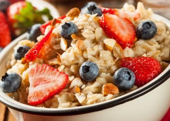7 Resep Oatmeal Sehat untuk Sarapan