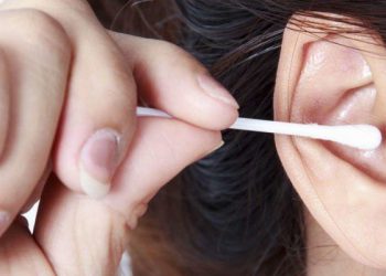 Kenapa Tidak Boleh Membersihkan Telinga Pakai Cotton Bud?