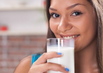 Minum Susu, Lebih Baik Sebelum Atau Sesudah Makan?