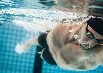 Sering Berenang? Waspada 5 Bahaya Kaporit Dalam Kolam Renang