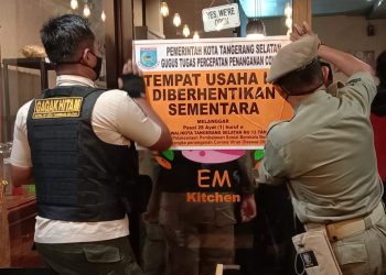 Sudah Tiga Kali Diperingatkan Masih Beroperasi, Tiga Cafe Disegel Tim Gagak Hitam