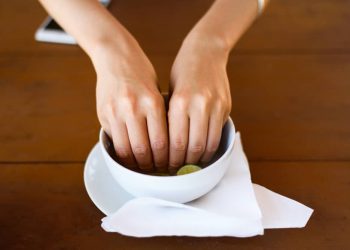 10 Penyebab Kulit Jari Mengelupas dan Cara Mengatasinya