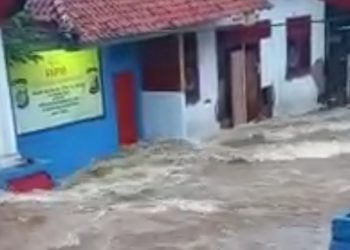 Diguyur Hujan Deras Semalaman, Kota Tangerang Dikepung Banjir