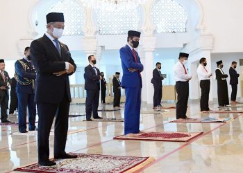 Presiden Jokowi dan PM Muhyiddin Yassin Tunaikan Salat Jumat di Masjid Baiturrahim