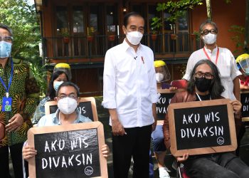 [FOTO] Presiden RI Tinjau Vaksinasi Massal Untuk Seniman Dan Budayawan di Yogyakarta