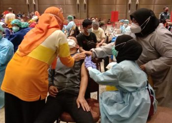 Ribuan Pedagang Di Kota Tangerang Divaksin Covid-19