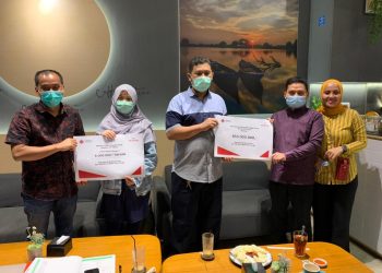 Asuransi Prudential Serahkan Klaim kepada Nasabah Meninggal Dunia Karena Covid-19