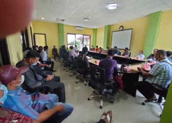 Protes Kades, Warga Perumahan Griya Artha Sepatan Sambangi Kantor Kecamatan Sukadiri
