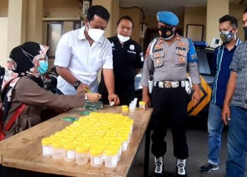 Puluhan Personel Polsek Serpong Dicek Urine