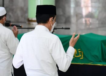 Presiden Jokowi Takziah ke Tempat Duka Mendiang Artidjo Alkostar