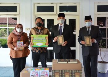 Bupati Zaki Terima Ratusan Mushaf Al-Qur’an dari PT. Indah Kiat Pulp And Paper Tangerang