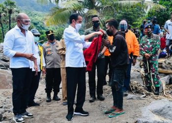 Kunjungi Lembata, Presiden Jokowi Pastikan Kebutuhan para Pengungsi Tercukupi