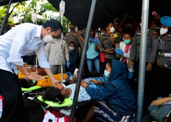 Temui Pengungsi di Adonara, Presiden: Tetap Jalankan Protokol Kesehatan