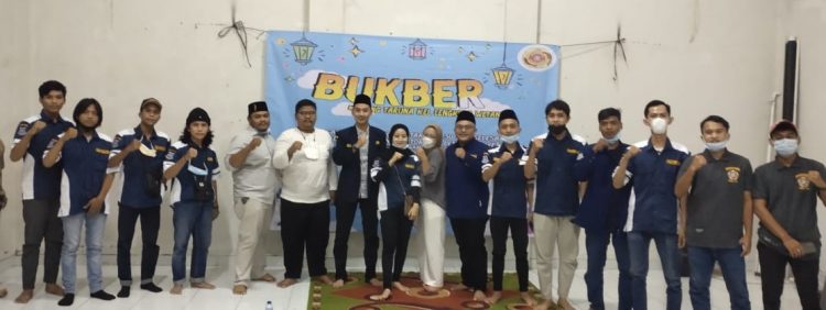 Kegiatan santunan Karang Taruna Kelurahan Lengkong Wetan, Serpong, Kota Tangsel. (RAY)