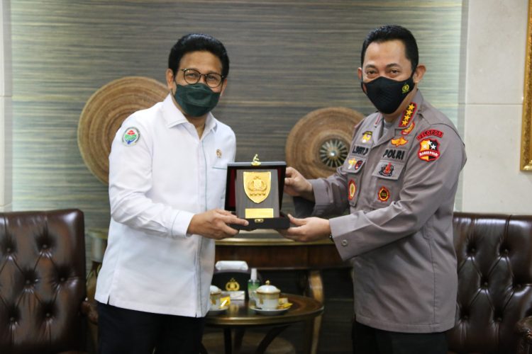 Kapolri Jenderal Listyo Sigit Prabowo menerima audiensi Menteri Desa, Pembangunan Daerah Tertinggal, dan Transmigrasi (Mendes PDTT) Abdul Halim Iskandar, di Mabes Polri. (IST)