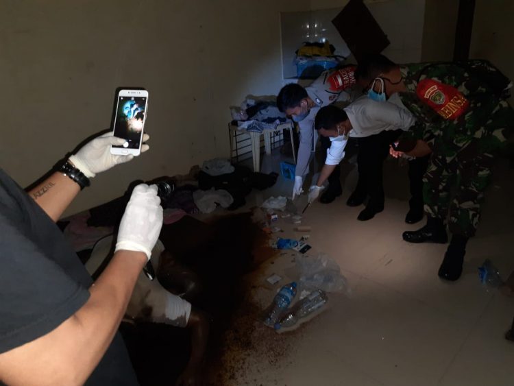 Polisi olah TKP di lokasi peemuan mayat di Pondok Aren, Kota Tangsel. (PHD)