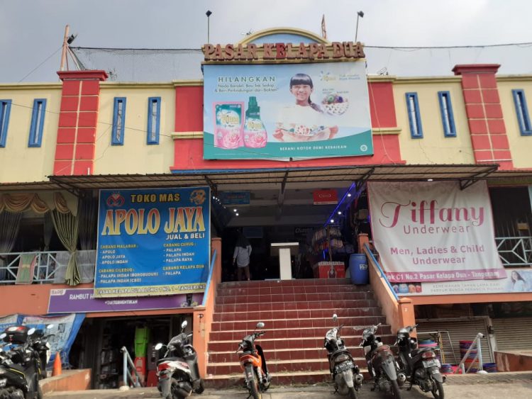 Pasar Kelapa Dua Kabupaten Tangerang ditutup sementara. (NET)