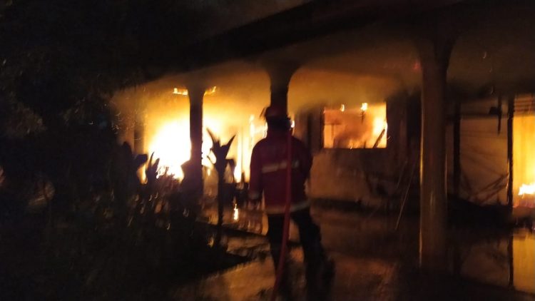 Kebakaran rumah mewah di Pamulang, Kota Tangerang Selatan. (PHD)