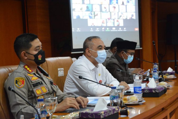 Rapat Forkominda Kabaupaten Tangerang terkait pengunduran jadwal pilkades serentak. (RIK)