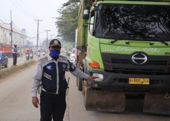 Sering Dikeluhkan Bikin Macet, Dishub Kabupaten Tangerang Tertibkan Truk di Kosambi