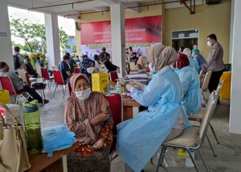 Berlangsung di Tiga Lokasi, Polda Banten Vaksinasi 1.300 Orang