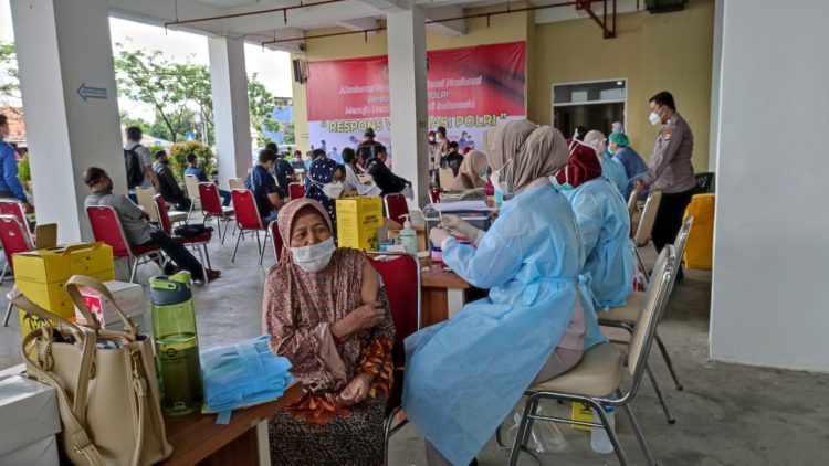 Vaksinasi di Polda Banten. (IST)