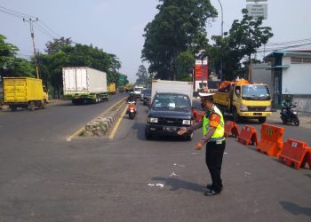 Penyekatan PPKM Darurat di jalan Raya Daan Mogot, Kota Tangerang. (KEY)