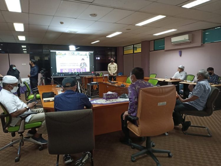 Wakil Bupati Tangerang Mad Romli saat mengikuti Bintek dan Workshop Anugerah Desa Wisata Indonesia secara virtual. (RIK)