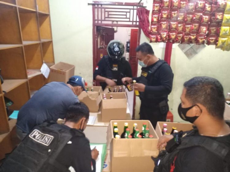 Polres Cilegon menyita miras dari warung jamu. (IST)