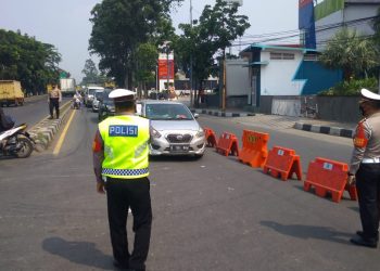 Penerapan PPKM Darurat, Polrestro Tangerang Kota Putar Balik Ratusan Pengendara di Jalan Daan Mogot