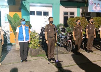 Baru Sehari Dilantik, Kasi Pidum Kejari Tangsel Turun ke Jalan Razia Prokes PPKM Darurat di Ciputat