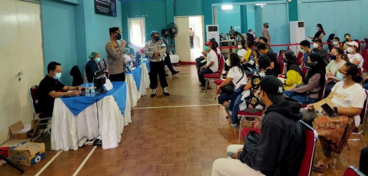 Polresta Tangerang mengadakan vaksin massal di Citra Raya, Cikupa. (IST)