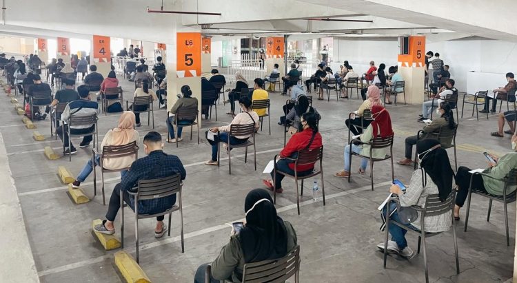 ANtrian vaksinasi covid-19 di Summarecon Mall Serpong, Gading Serpong, Kelapa Dua, Kabupaten Tangerang. (IST)