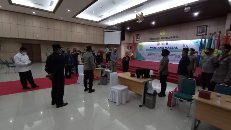 Vaksinasi di Universitas Negeri Jakarta. (IST)