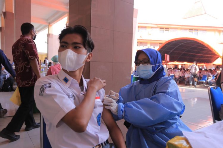 Vaksinasi pelajar di Kota Tangerang. (IST)
