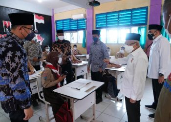 Bupati Zaki Dampingi Wapres Tinjau Pelaksanaan Sekolah Tatap Muka di SMAN 19